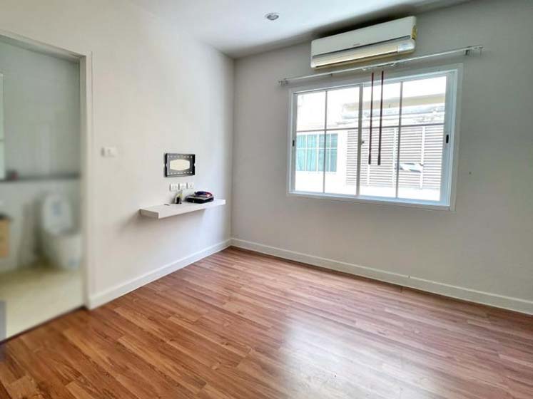Townhouse in Rama 9 